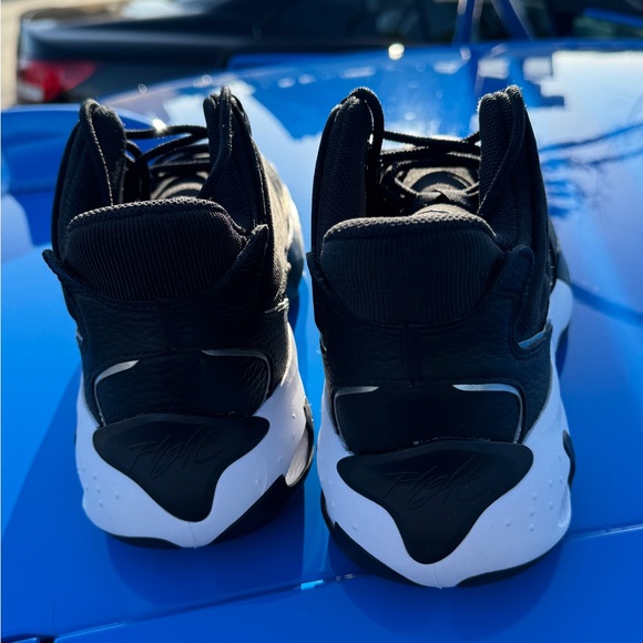 Black and White Jordan Max Aura 4